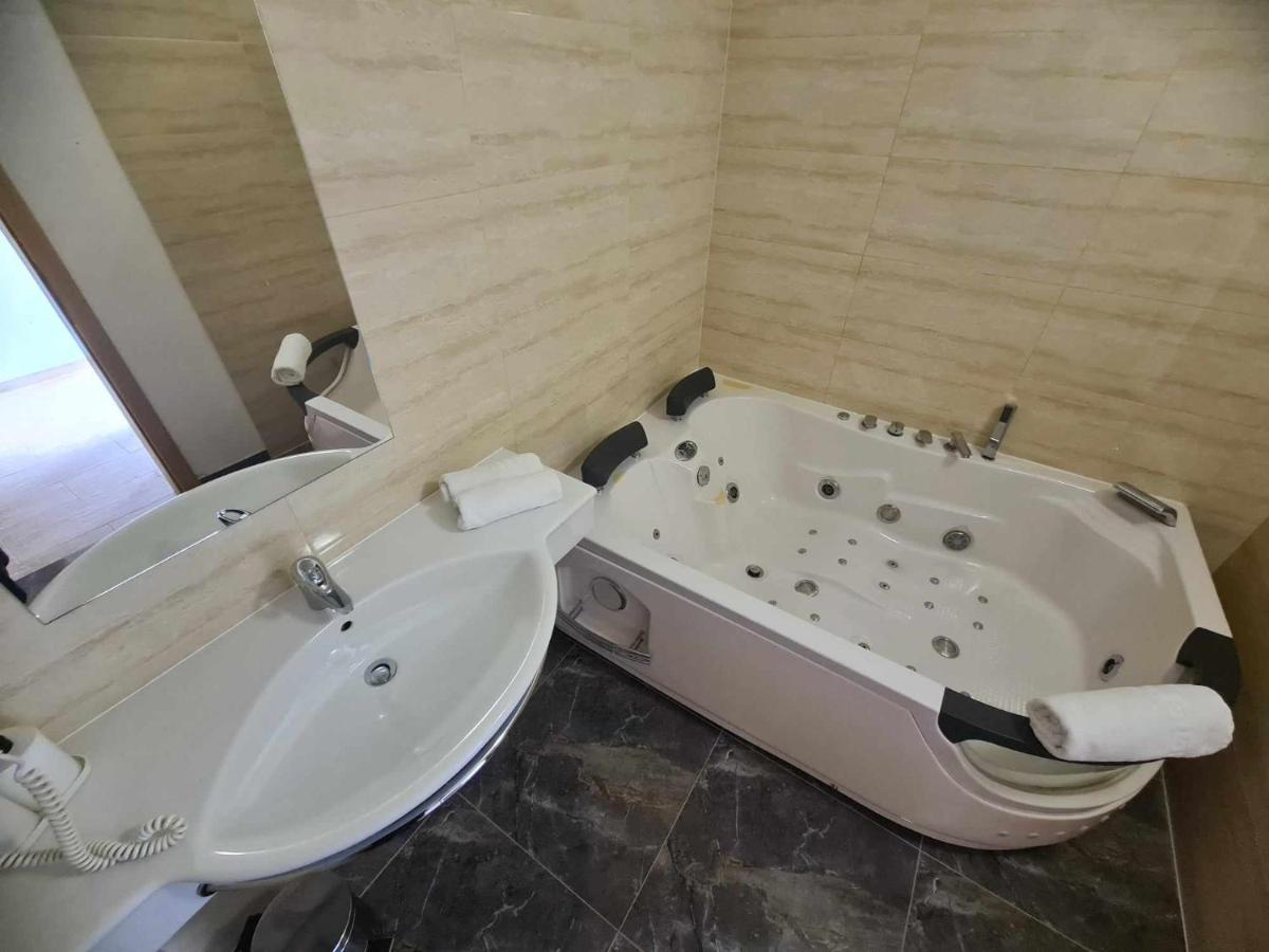 Hotel Lohovo Bihać Zewnętrze zdjęcie